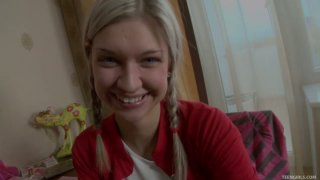 Wwwwwxxxxvdo - Stunning teen model is playing with a candle wax hot video